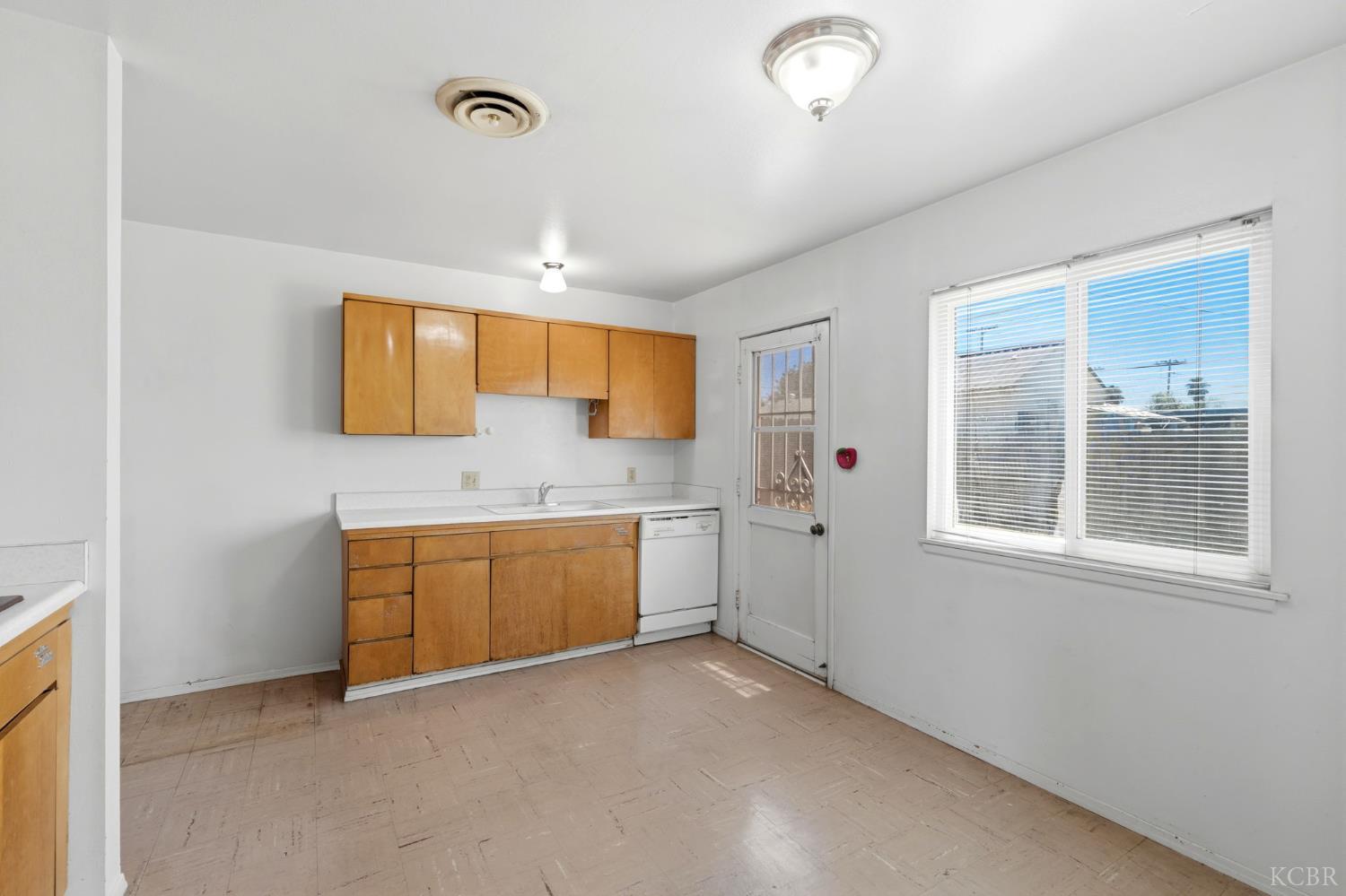 1565 Lark St, Hanford, CA 93230