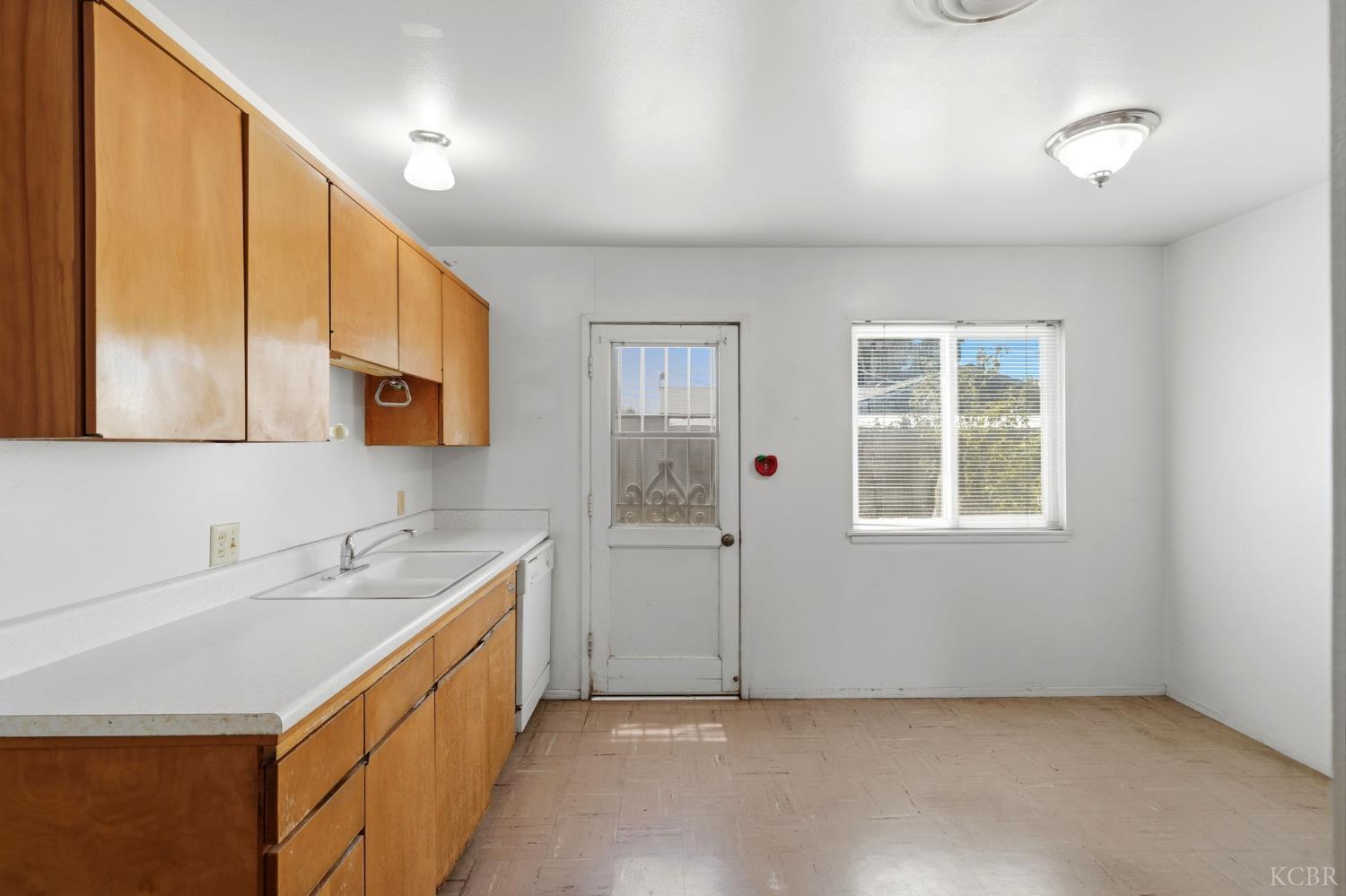 1565 Lark St, Hanford, CA 93230