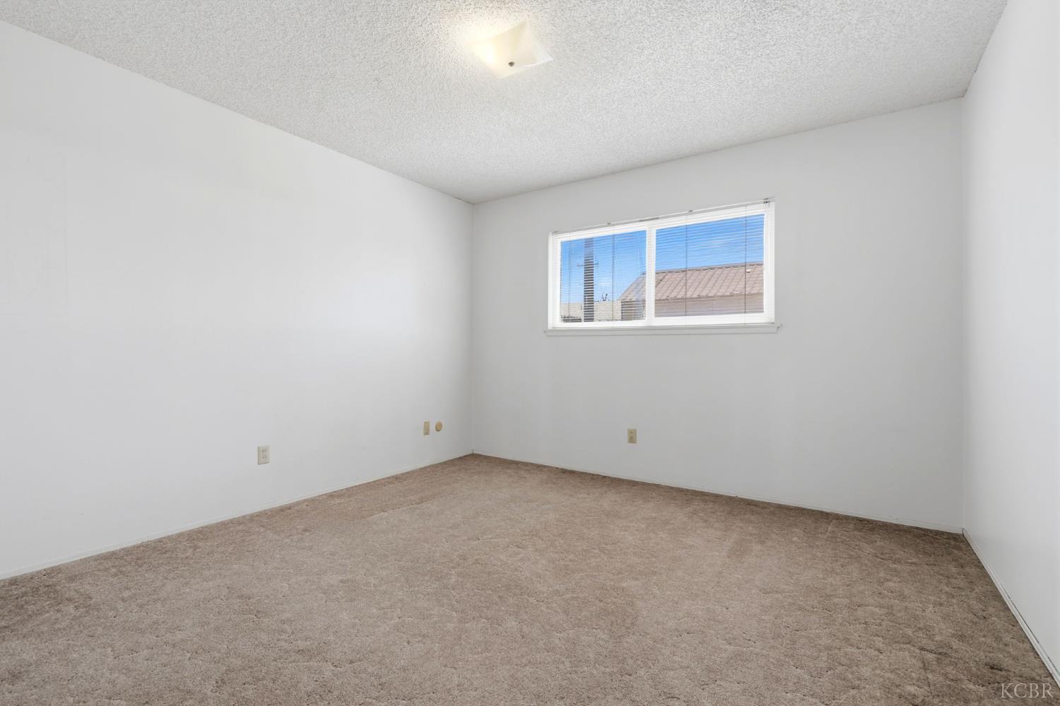 1565 Lark St, Hanford, CA 93230