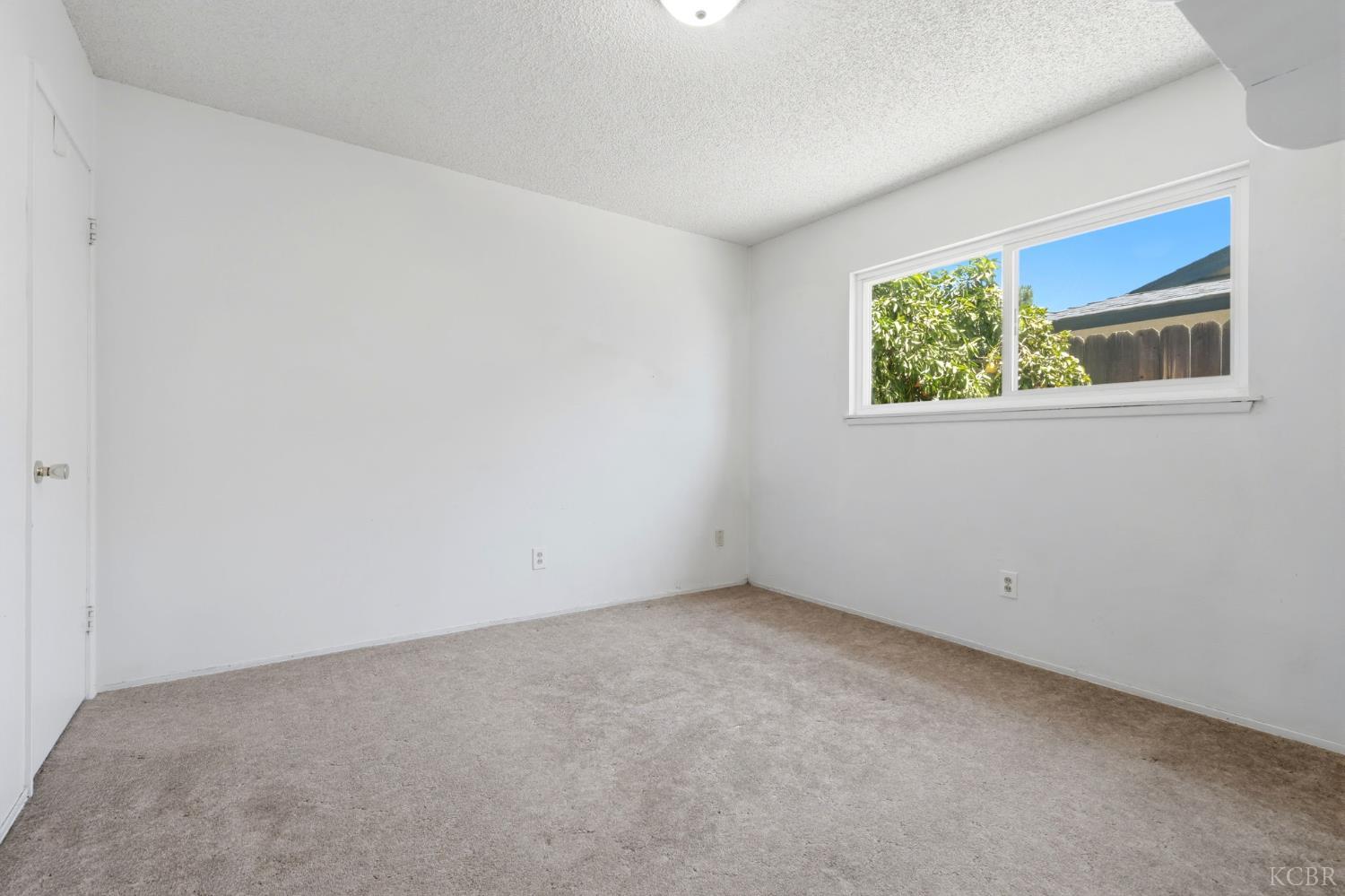 1565 Lark St, Hanford, CA 93230