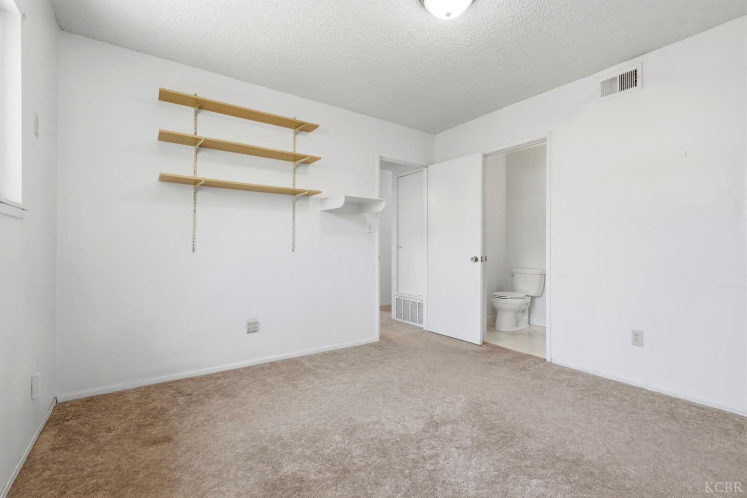 1565 Lark St, Hanford, CA 93230
