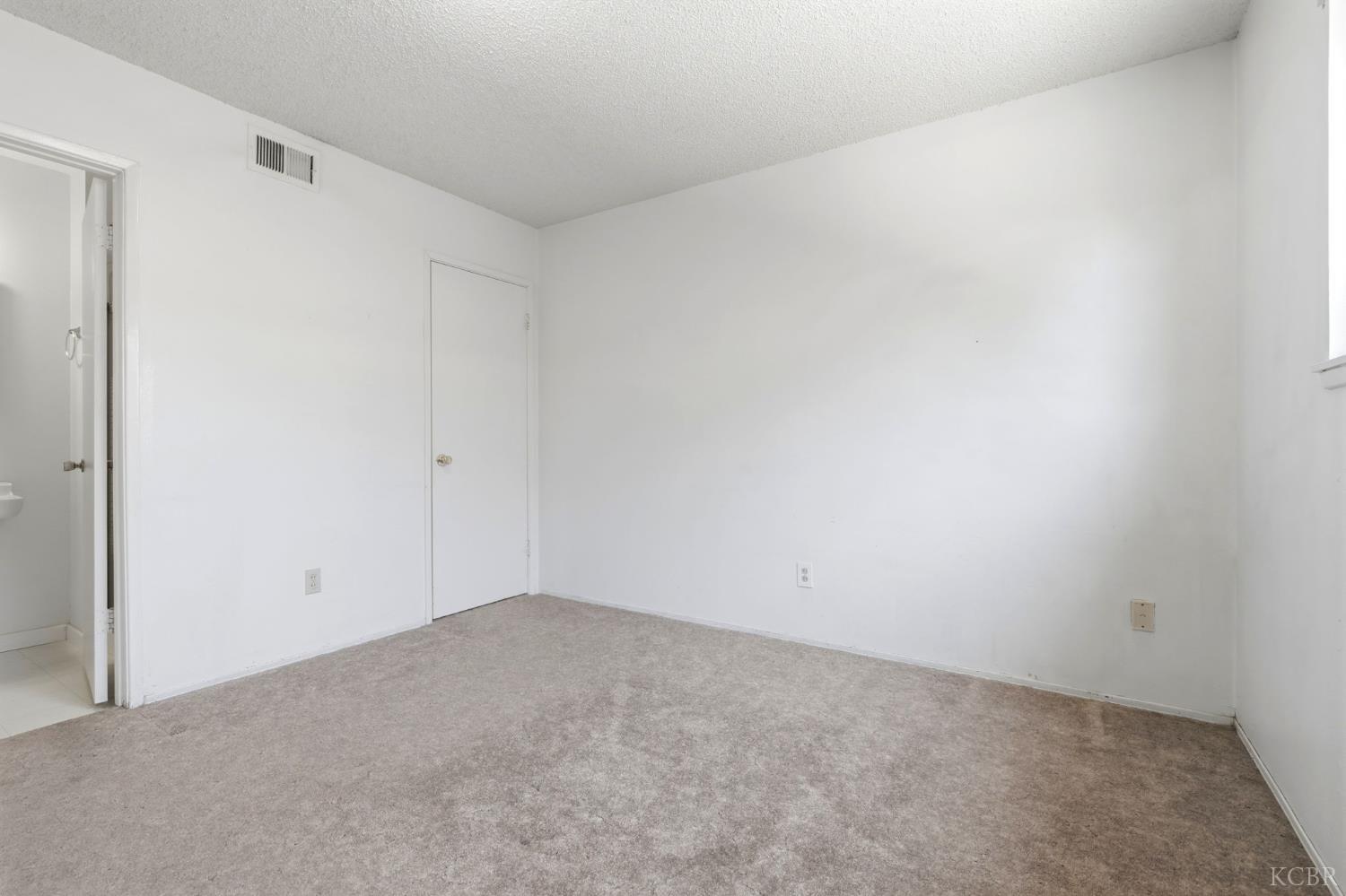 1565 Lark St, Hanford, CA 93230