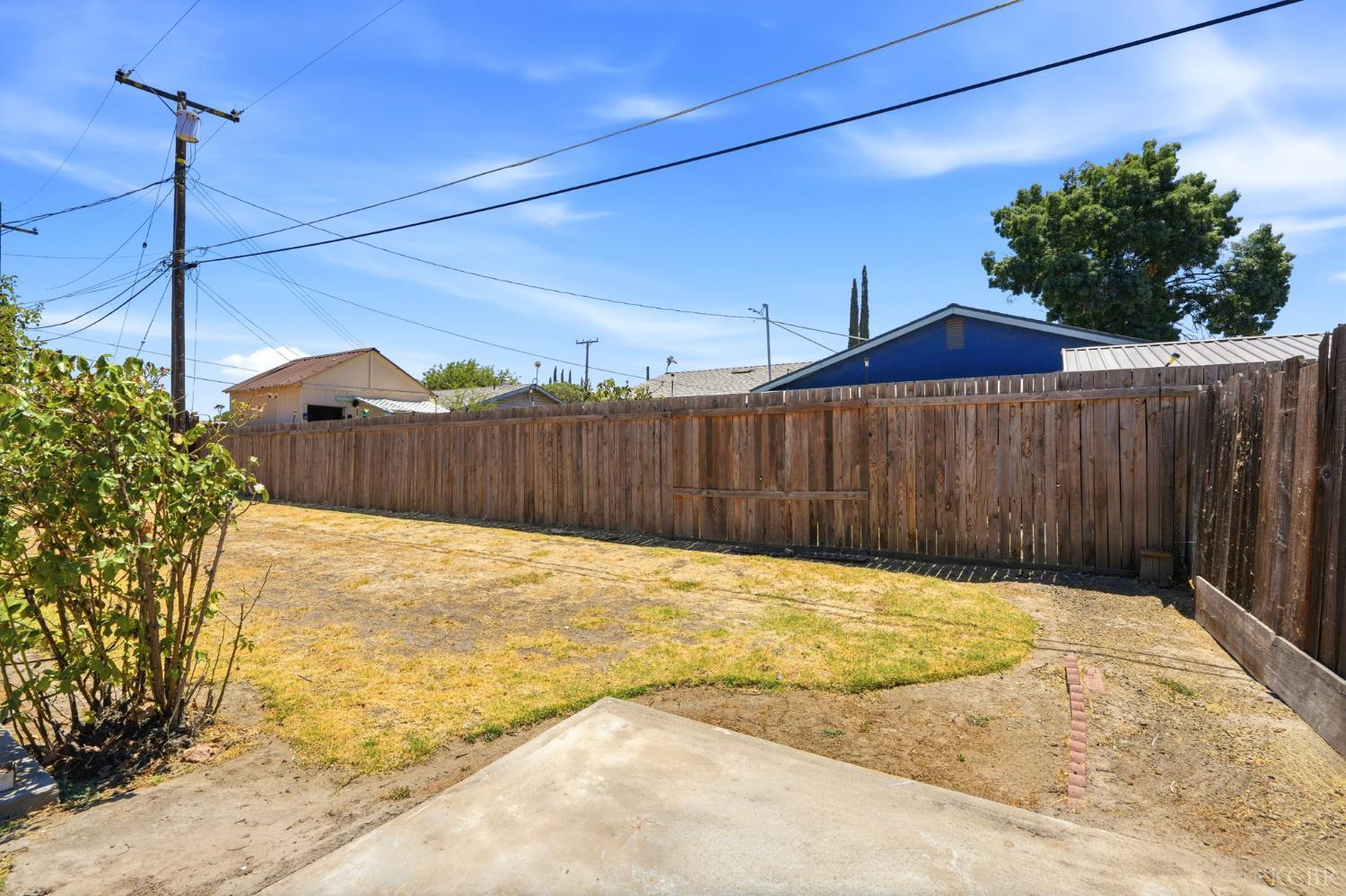 1565 Lark St, Hanford, CA 93230