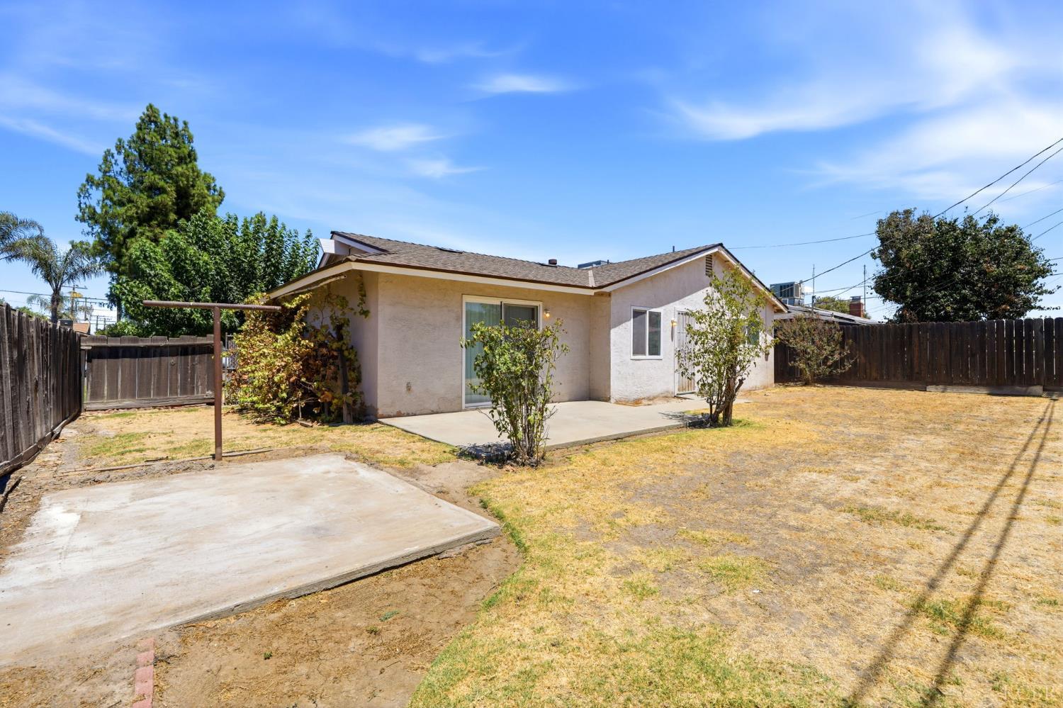 1565 Lark St, Hanford, CA 93230