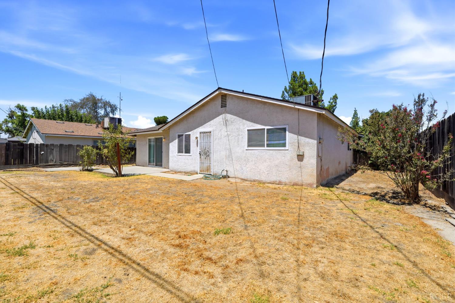 1565 Lark St, Hanford, CA 93230