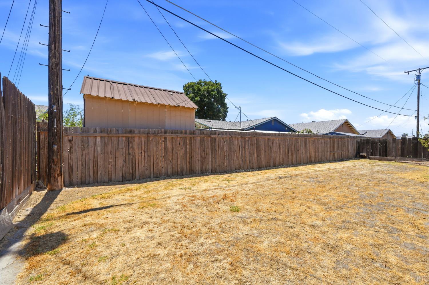 1565 Lark St, Hanford, CA 93230