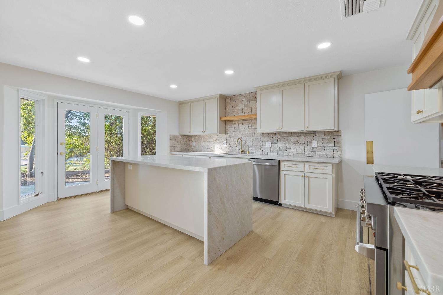 2937 Summit Cir, Bakersfield, CA 93306