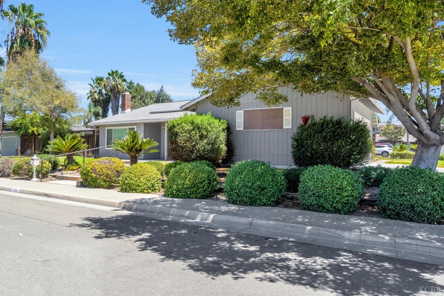 160 S Olive St S, Lemoore, CA 93245