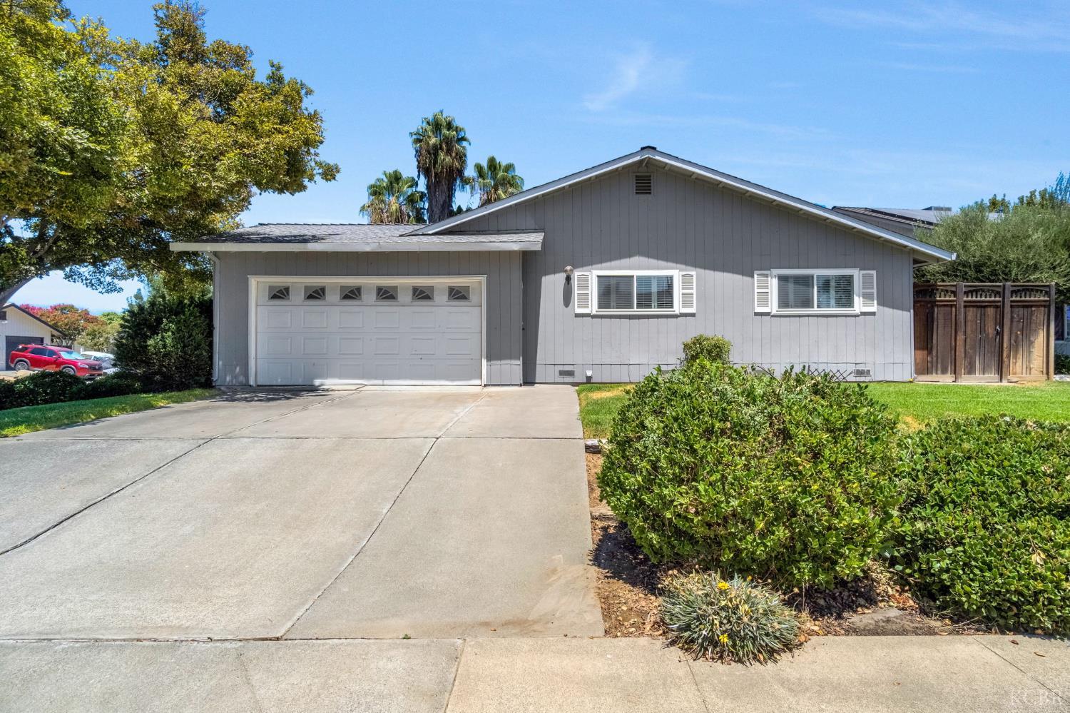 160 S Olive St S, Lemoore, CA 93245
