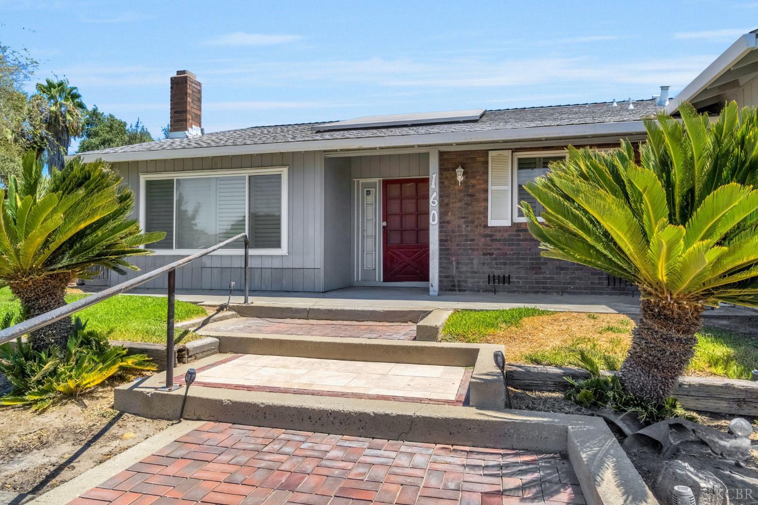 160 S Olive St S, Lemoore, CA 93245