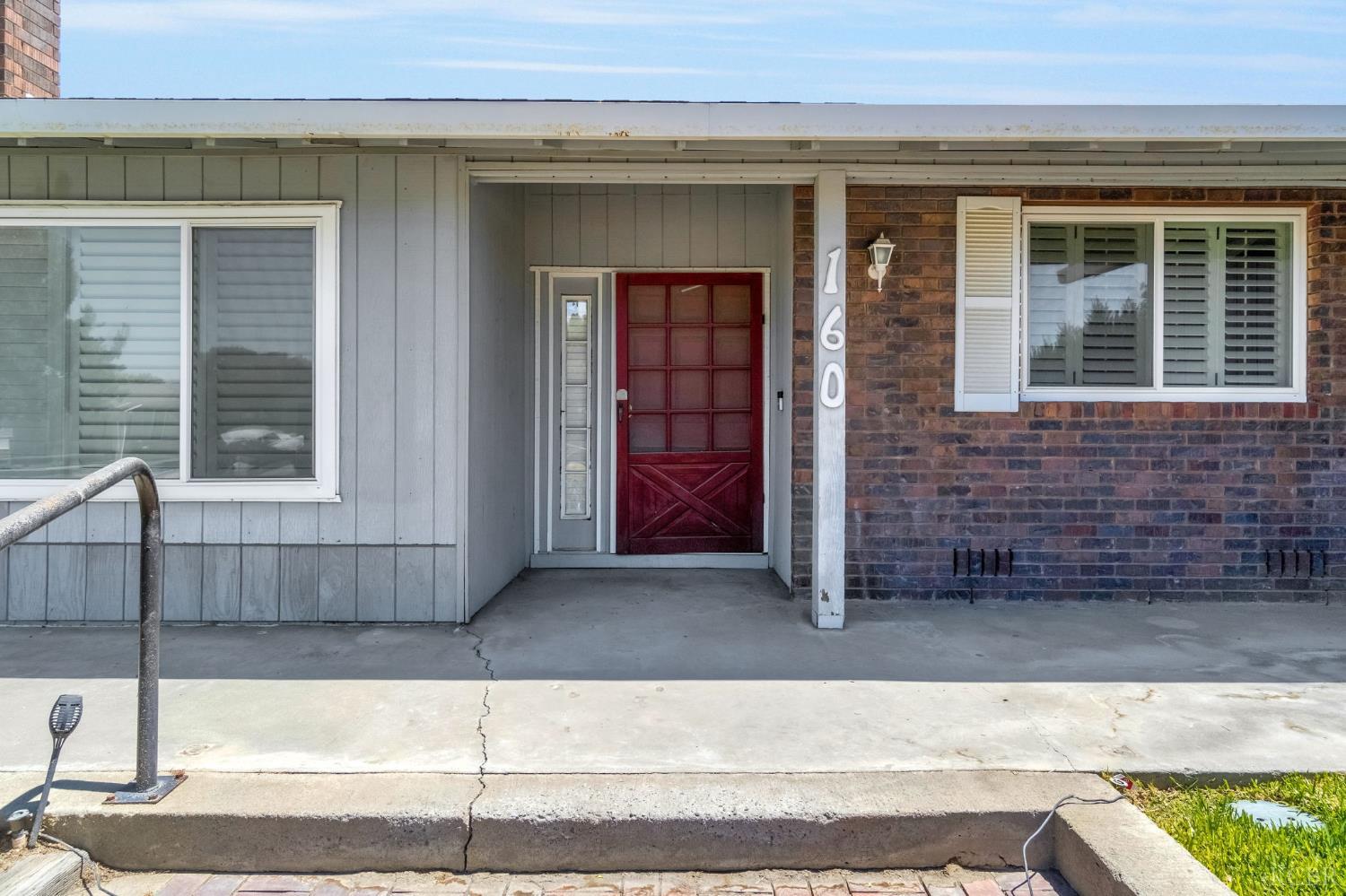160 S Olive St S, Lemoore, CA 93245