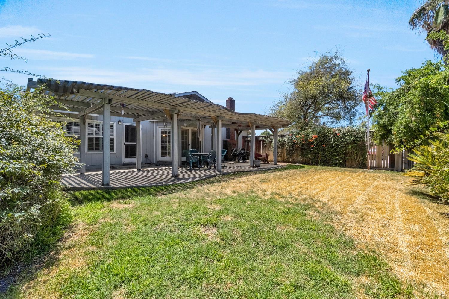 160 S Olive St S, Lemoore, CA 93245