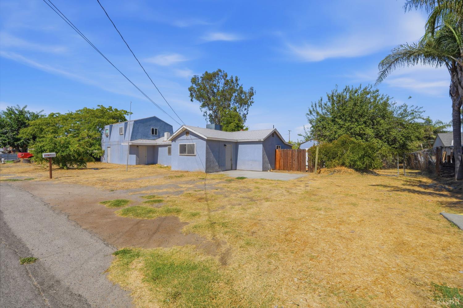 749 S 11th 1/2 Ave, Hanford, CA 93230