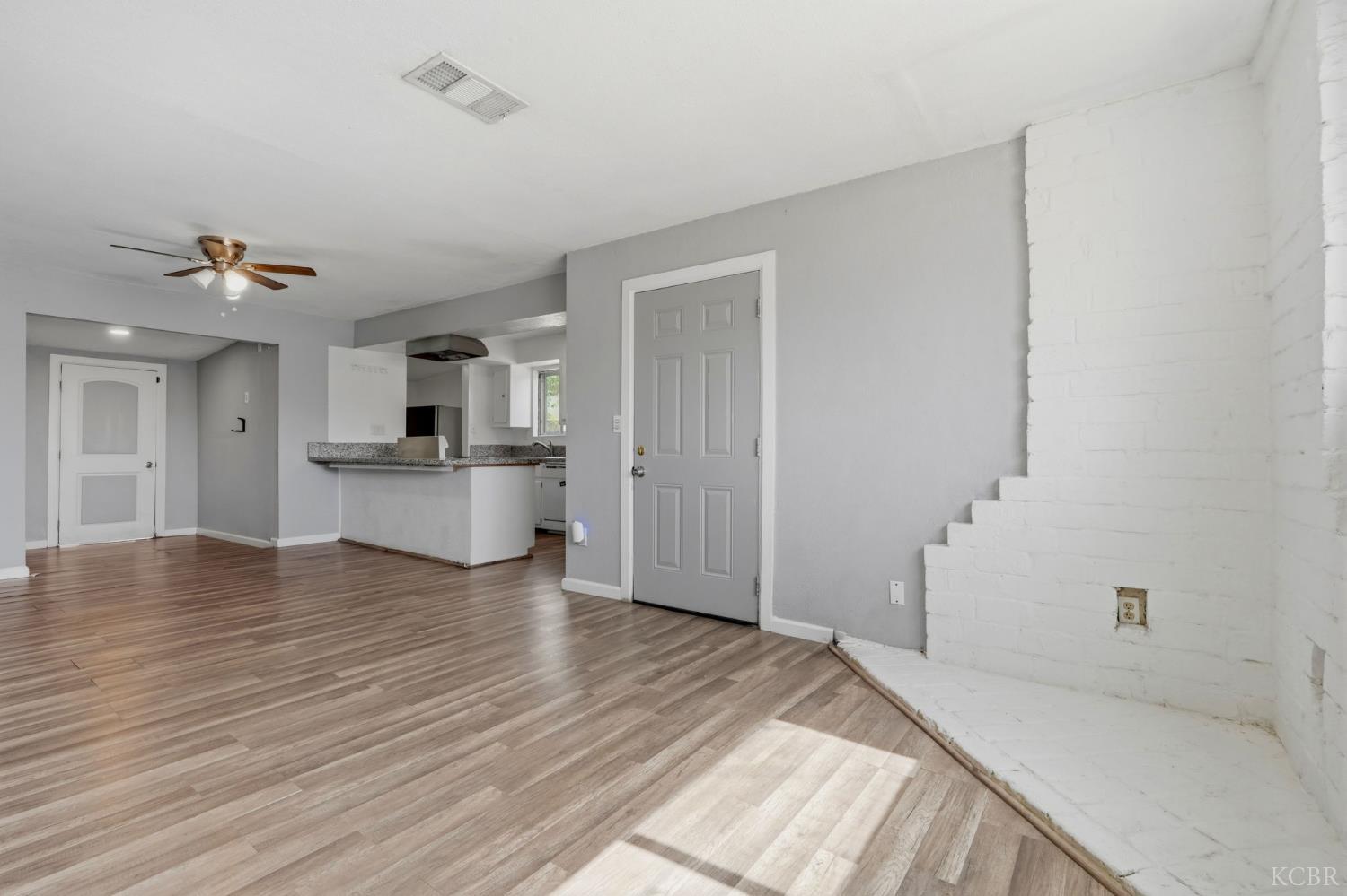 749 S 11th 1/2 Ave, Hanford, CA 93230