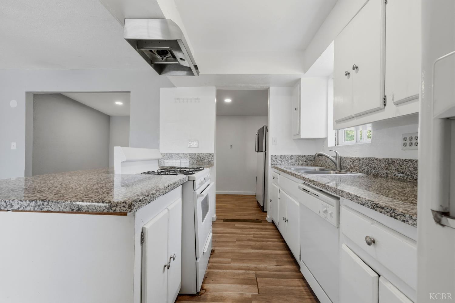 749 S 11th 1/2 Ave, Hanford, CA 93230