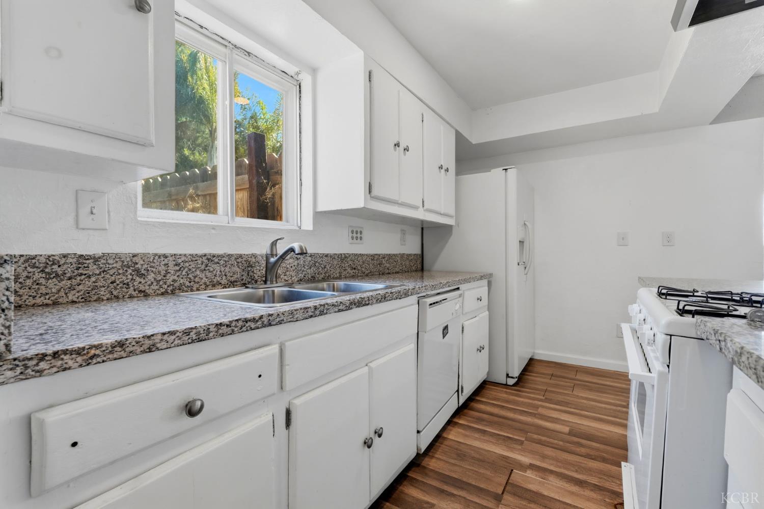 749 S 11th 1/2 Ave, Hanford, CA 93230