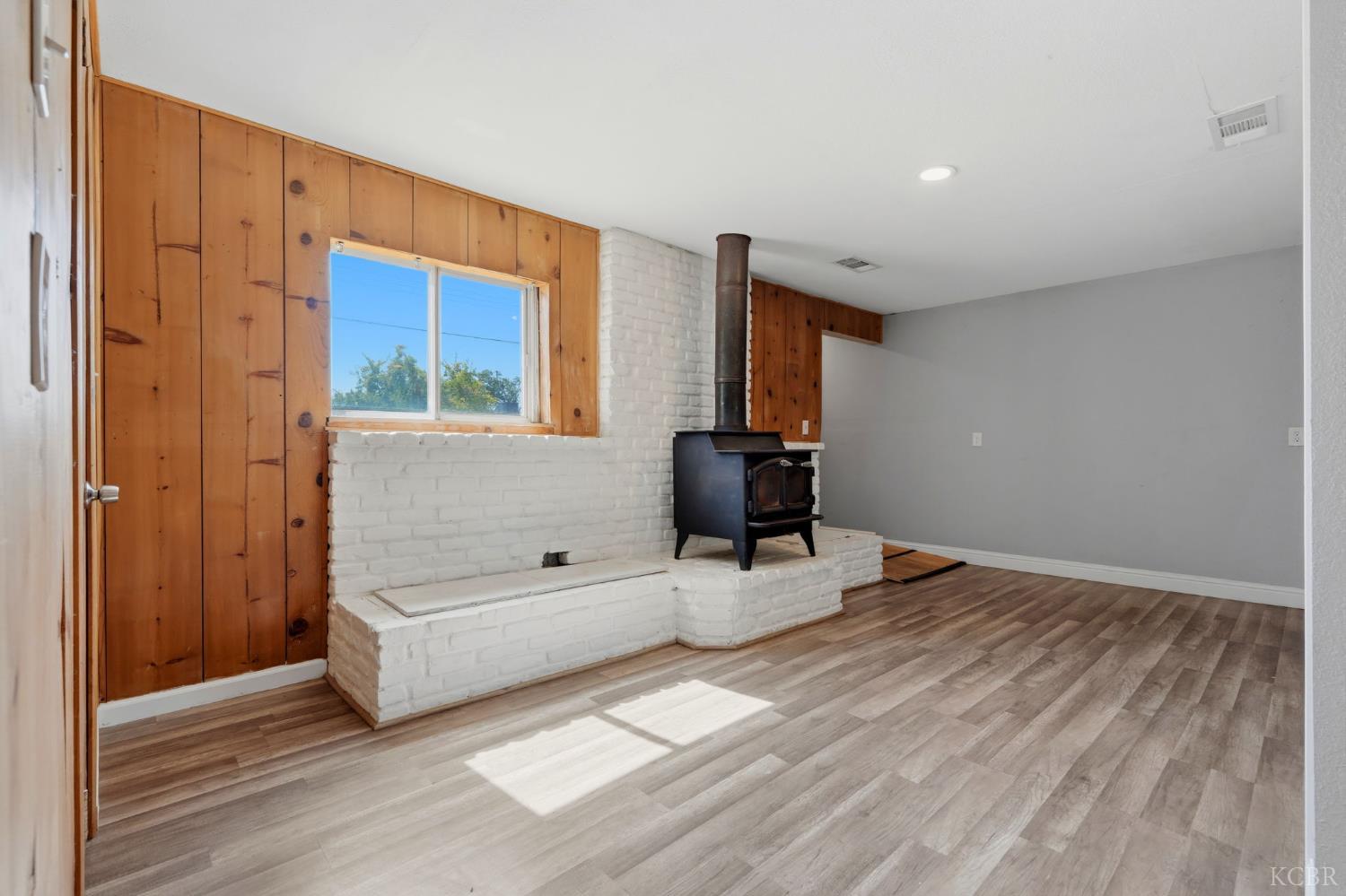 749 S 11th 1/2 Ave, Hanford, CA 93230
