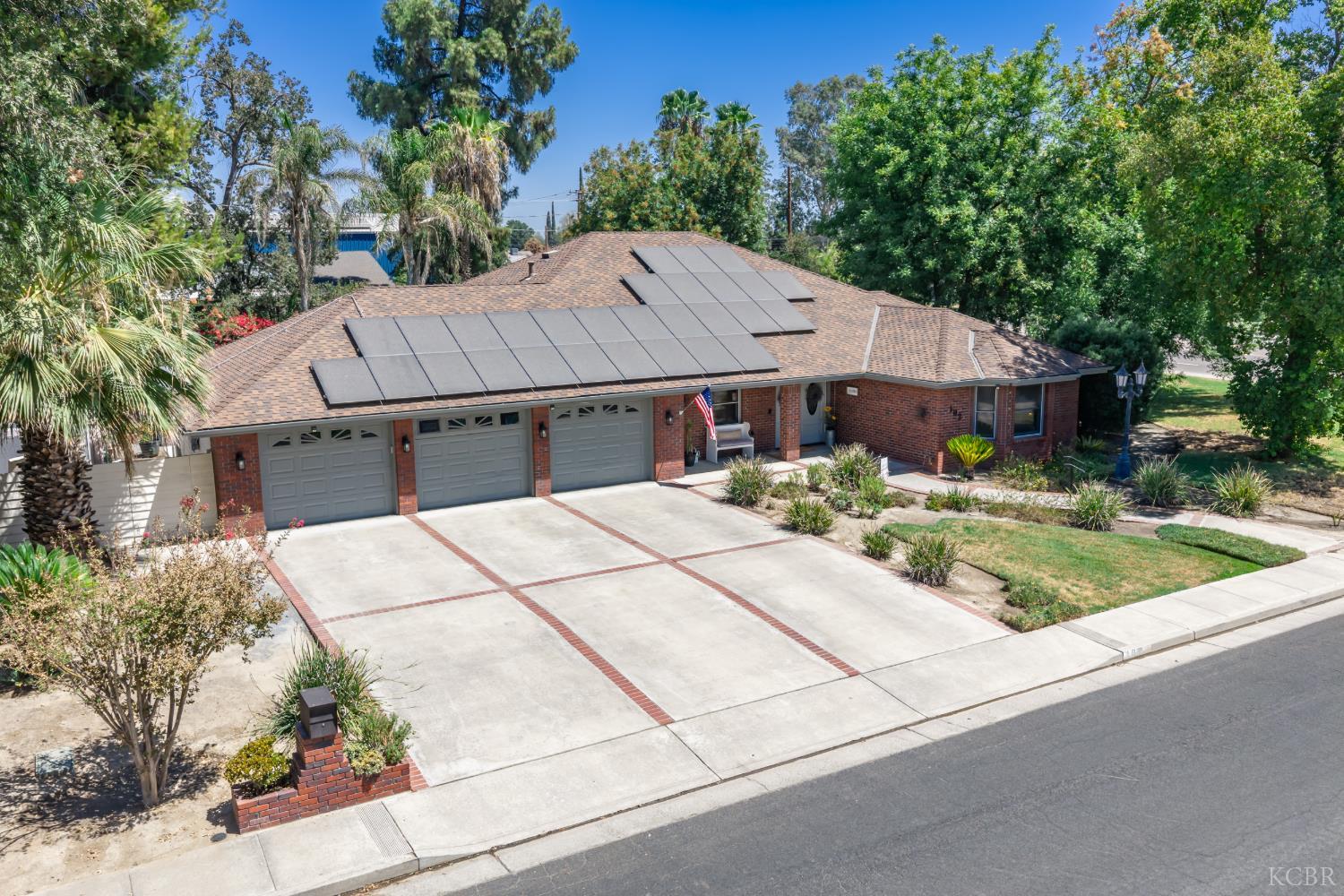 102 W Solar Dr, Hanford, CA 93230