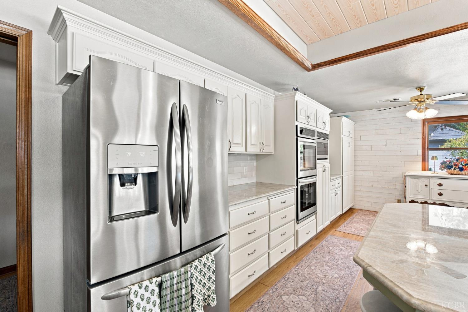102 W Solar Dr, Hanford, CA 93230