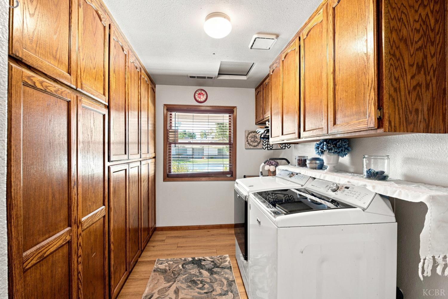 102 W Solar Dr, Hanford, CA 93230