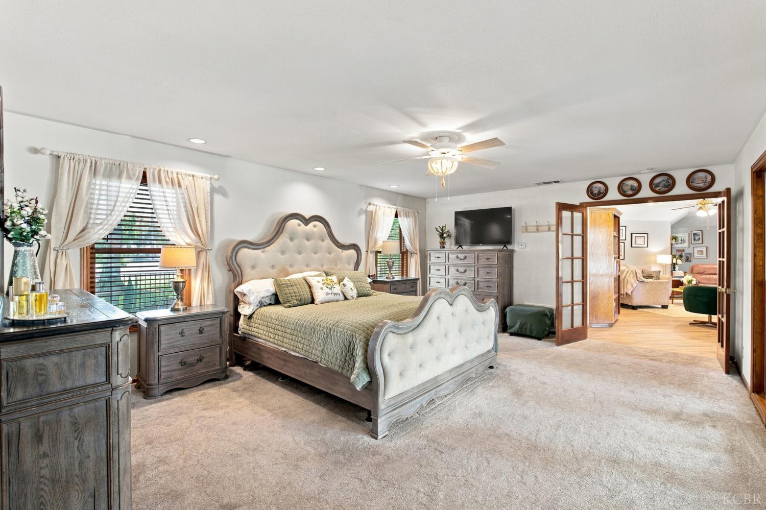 102 W Solar Dr, Hanford, CA 93230