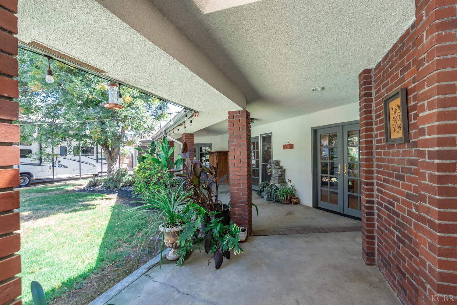 102 W Solar Dr, Hanford, CA 93230