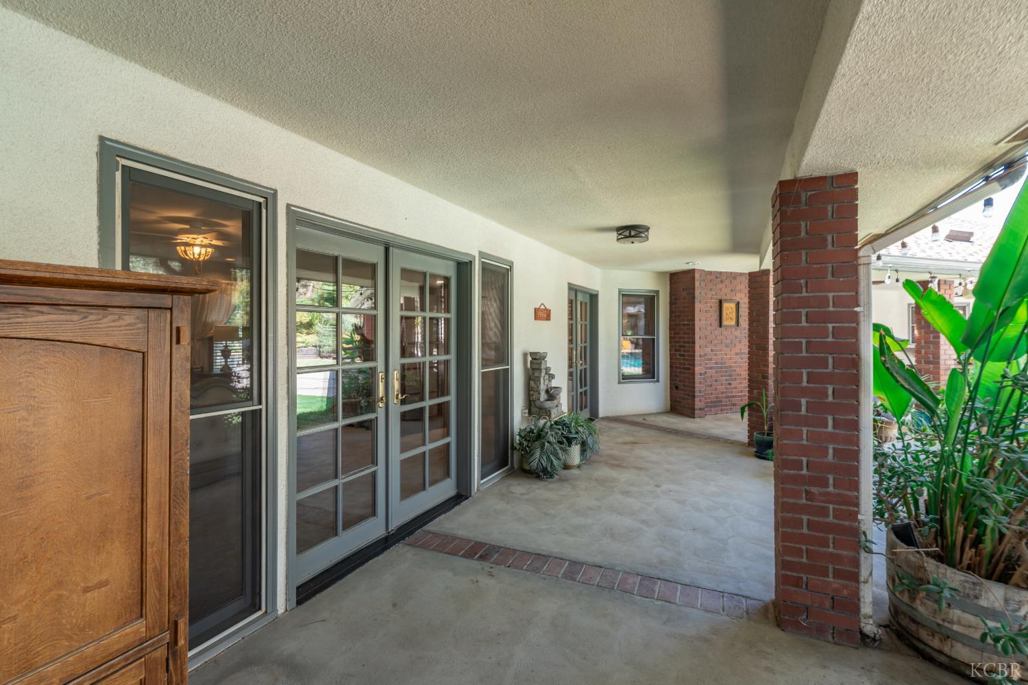 102 W Solar Dr, Hanford, CA 93230