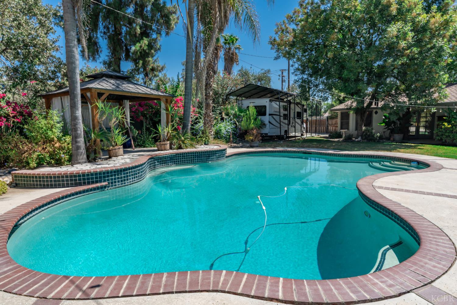 102 W Solar Dr, Hanford, CA 93230