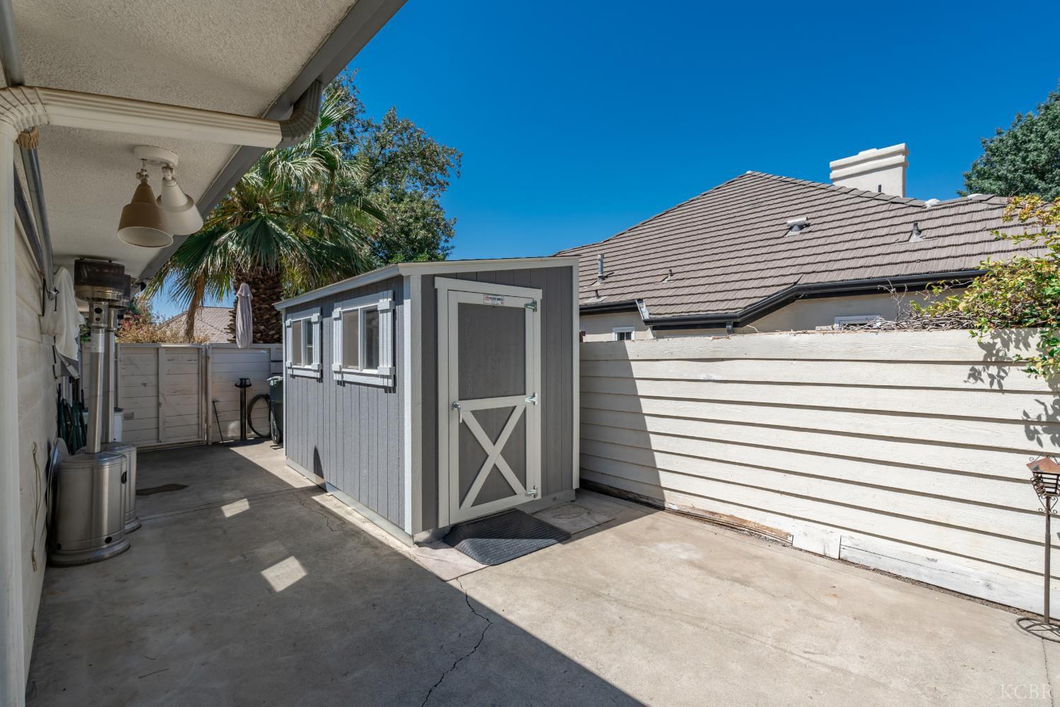 102 W Solar Dr, Hanford, CA 93230