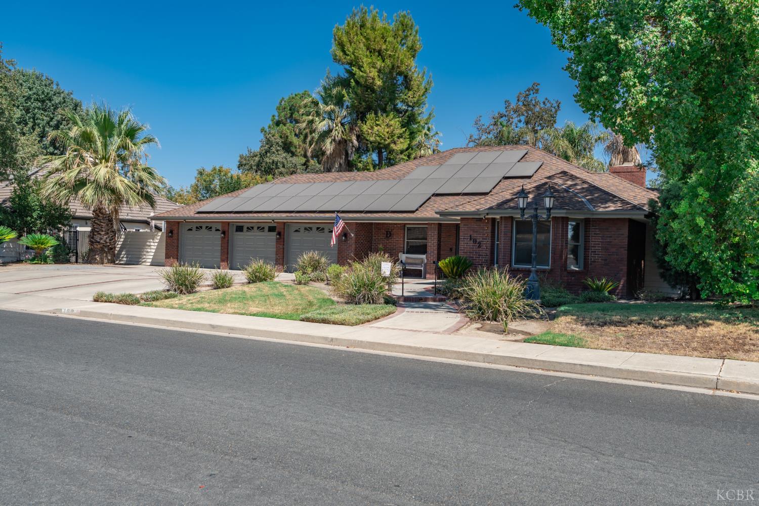 102 W Solar Dr, Hanford, CA 93230