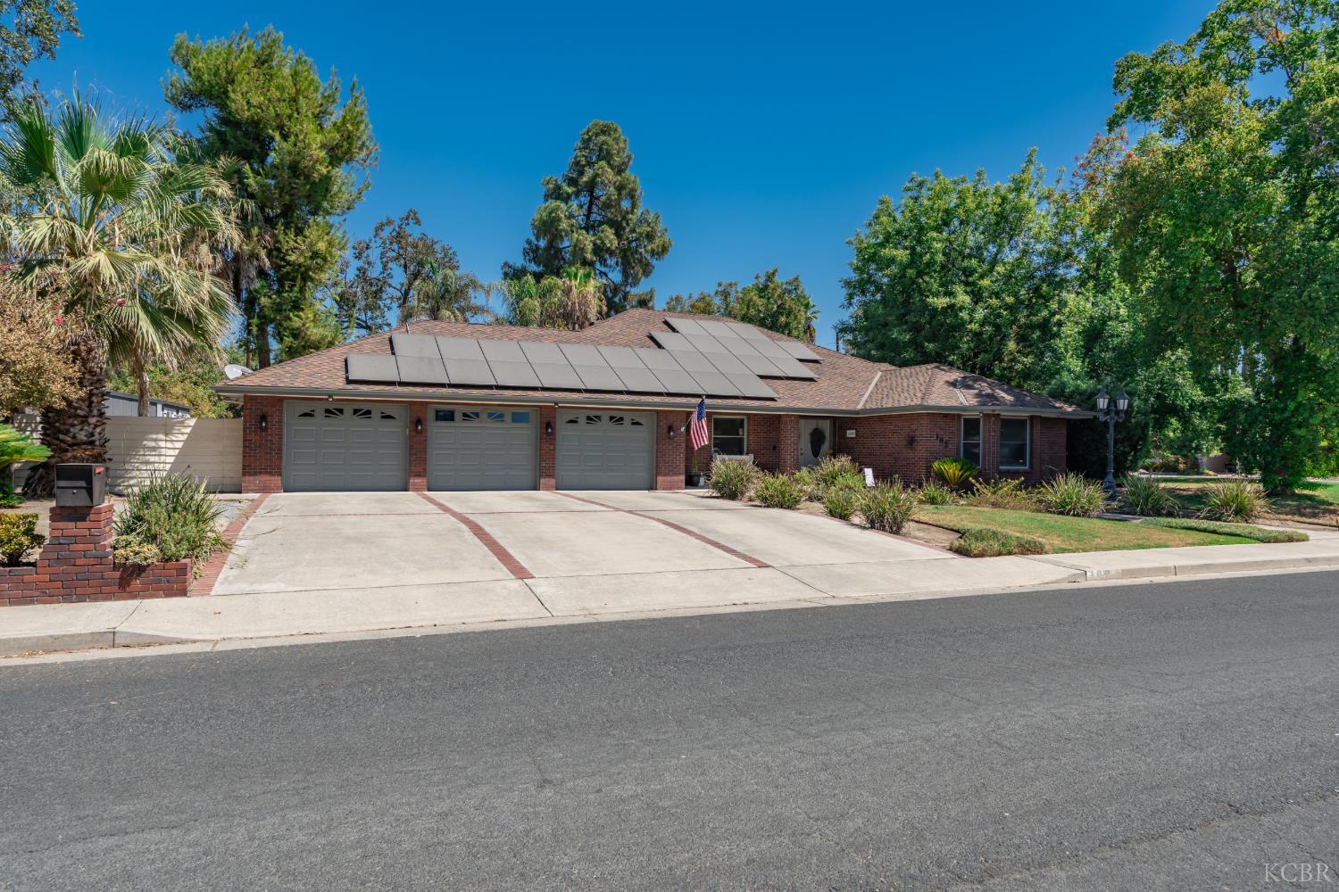 102 W Solar Dr, Hanford, CA 93230