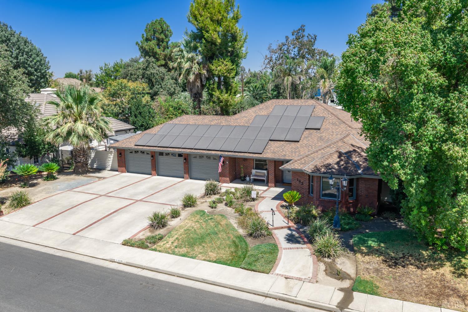102 W Solar Dr, Hanford, CA 93230