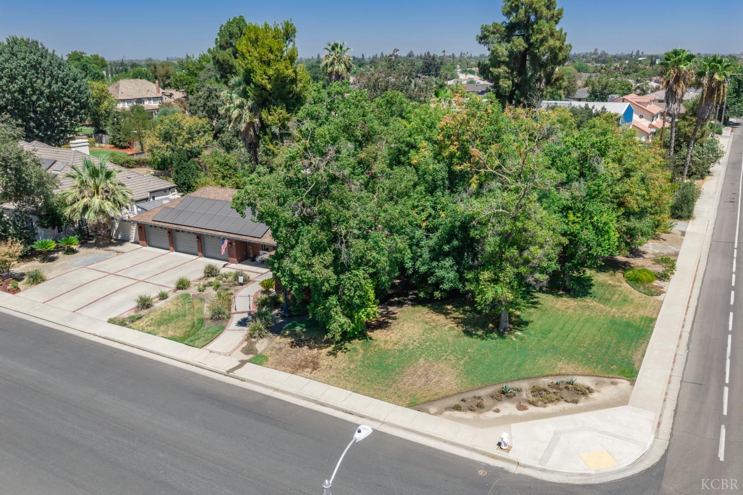 102 W Solar Dr, Hanford, CA 93230