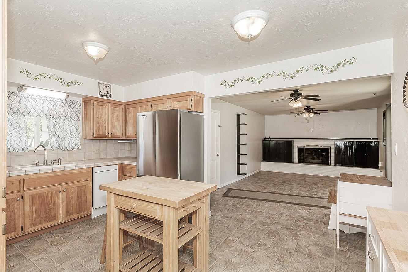 2014 N Kensington Way, Hanford, CA 93230