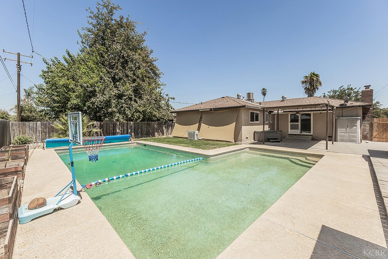 2014 N Kensington Way, Hanford, CA 93230