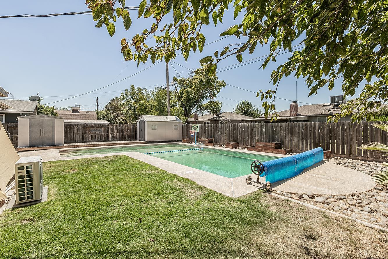 2014 N Kensington Way, Hanford, CA 93230