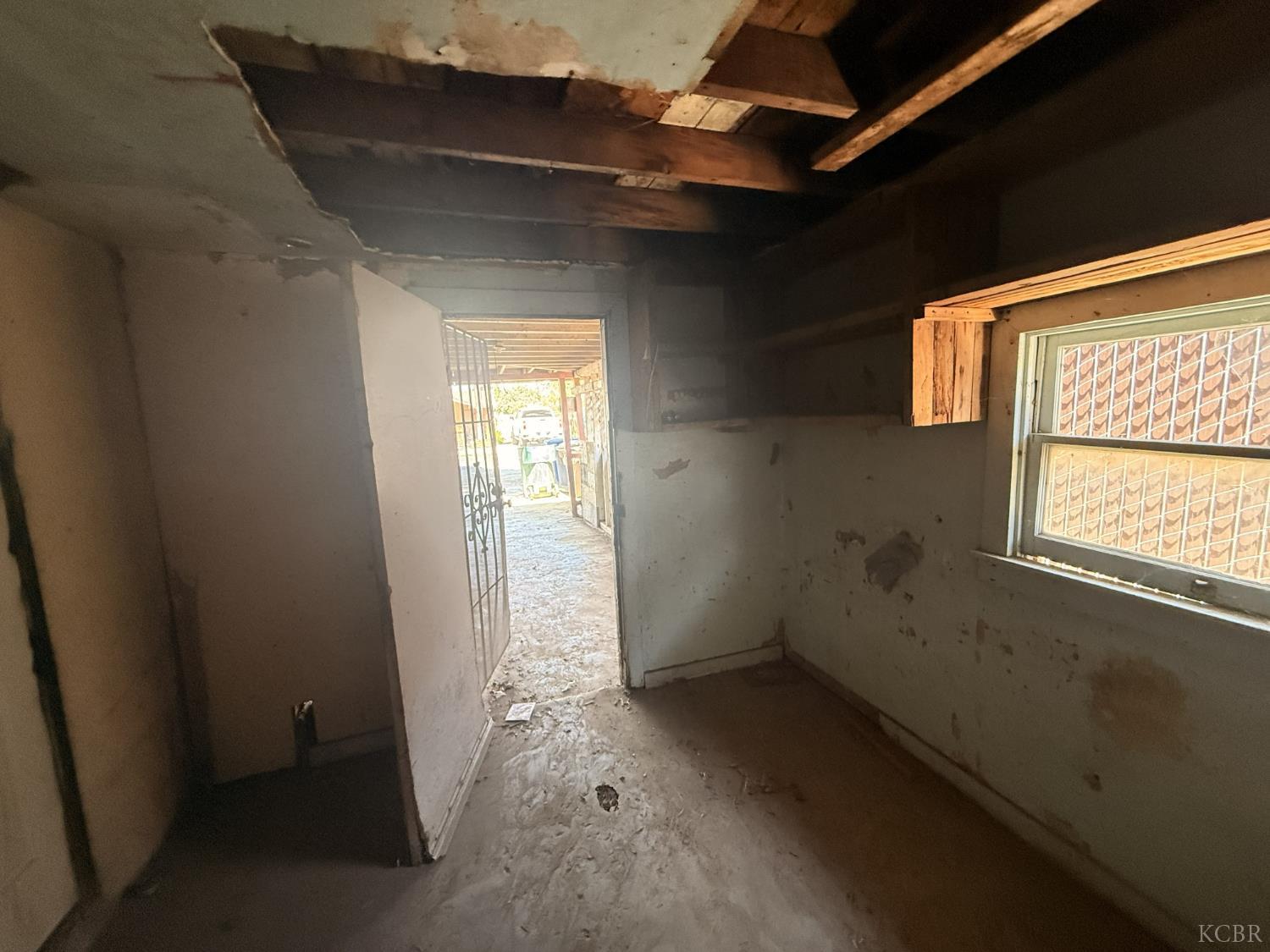 14055 Walnut, Armona, CA 93202
