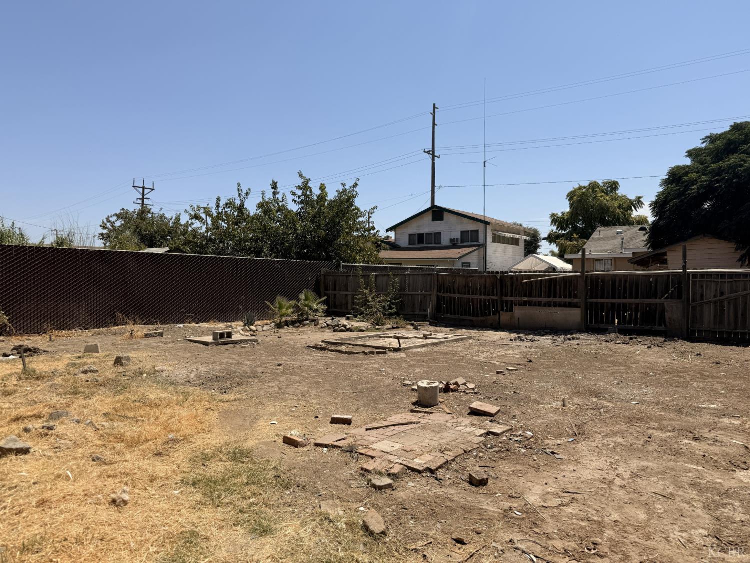 14055 Walnut, Armona, CA 93202