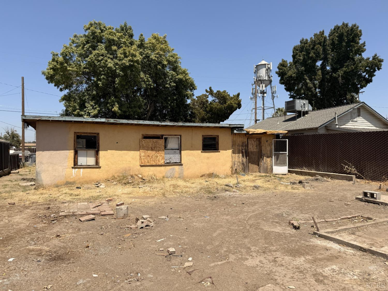 14055 Walnut, Armona, CA 93202