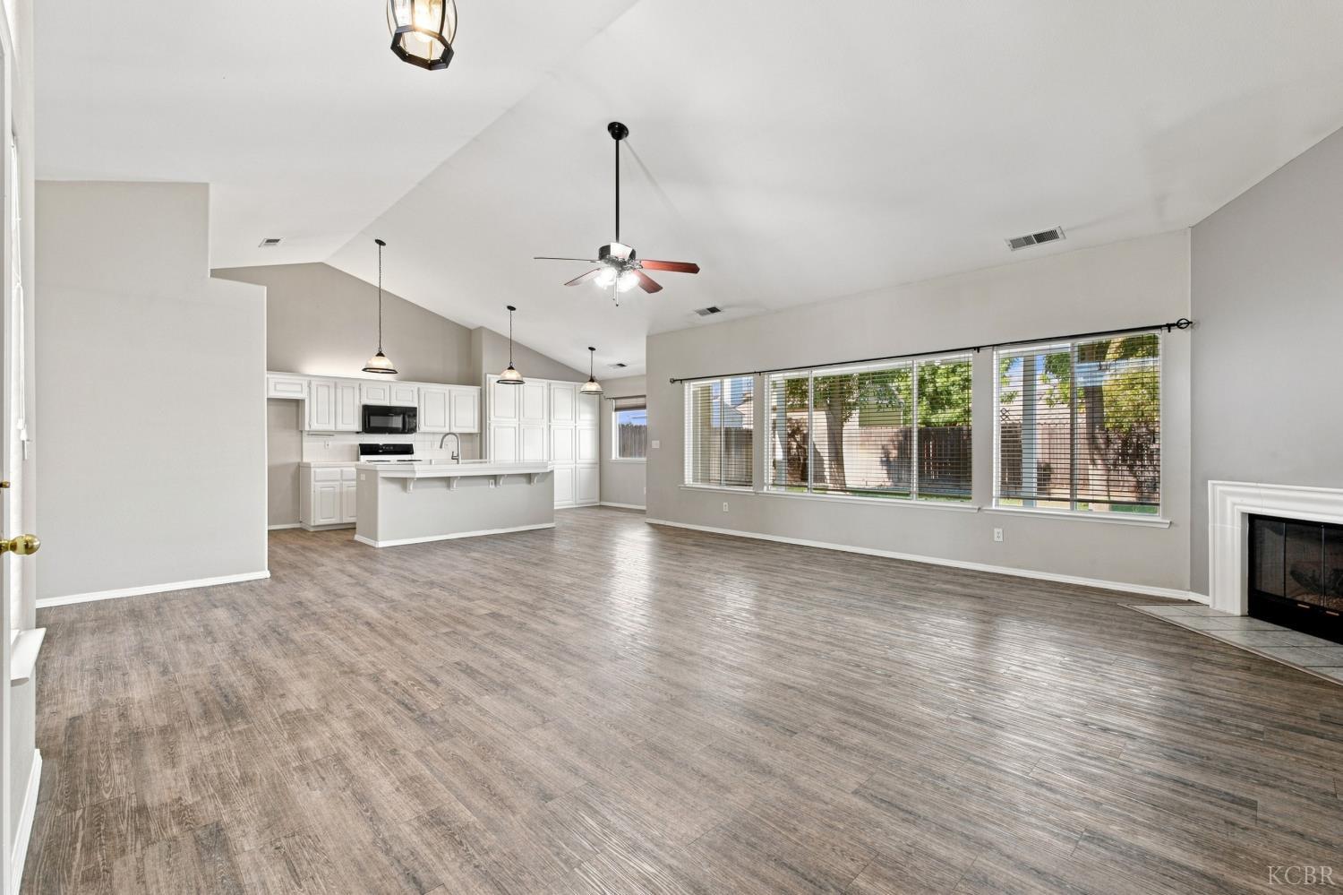 3024 Pine St, Hanford, CA 93230
