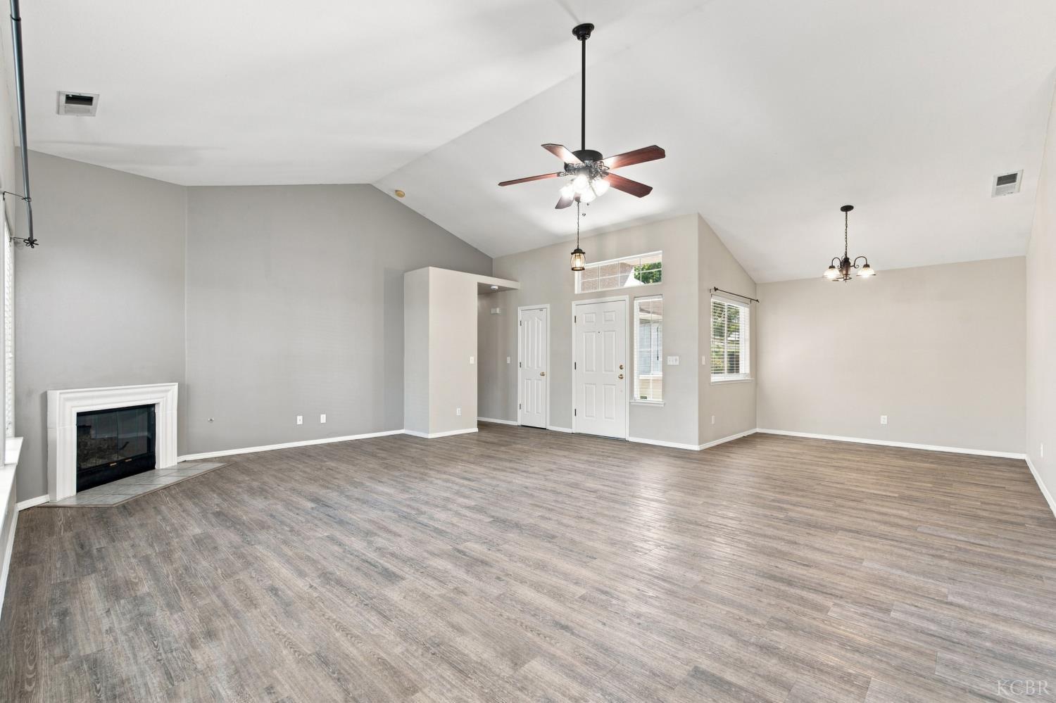 3024 Pine St, Hanford, CA 93230