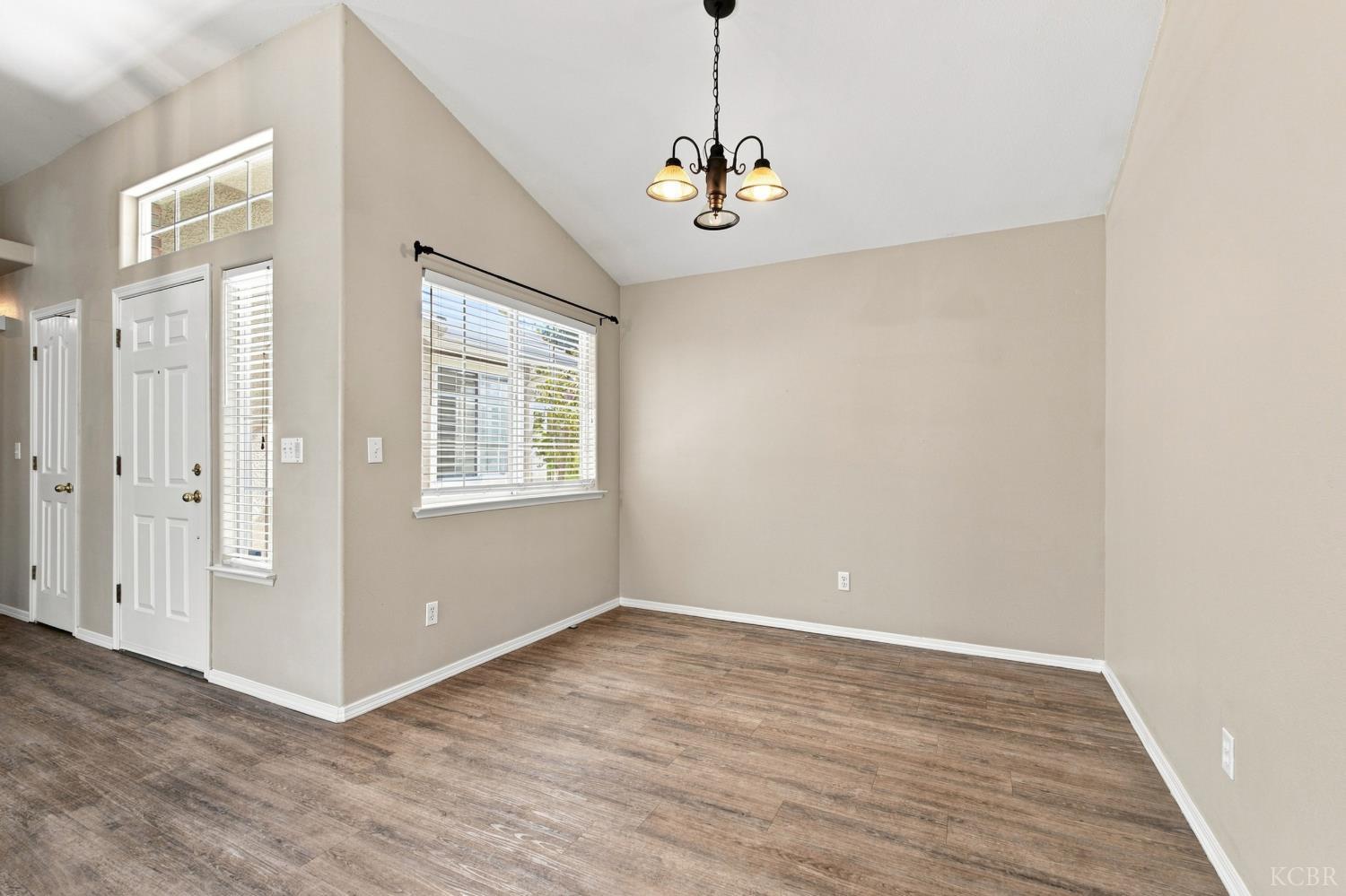 3024 Pine St, Hanford, CA 93230