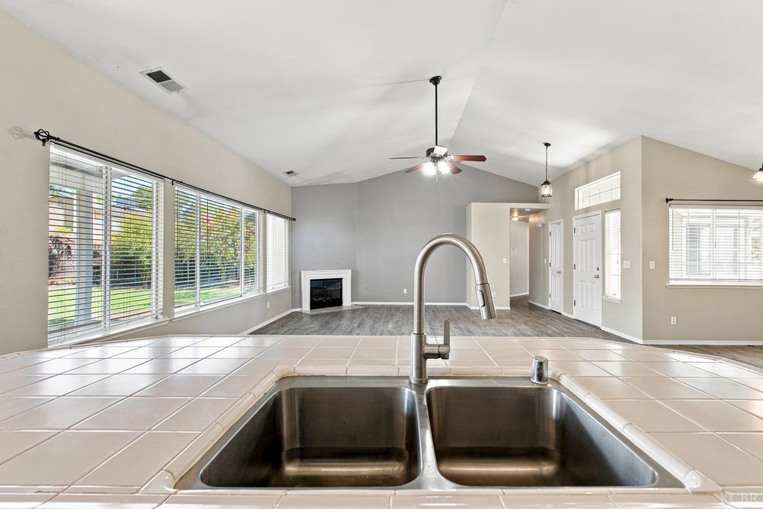 3024 Pine St, Hanford, CA 93230
