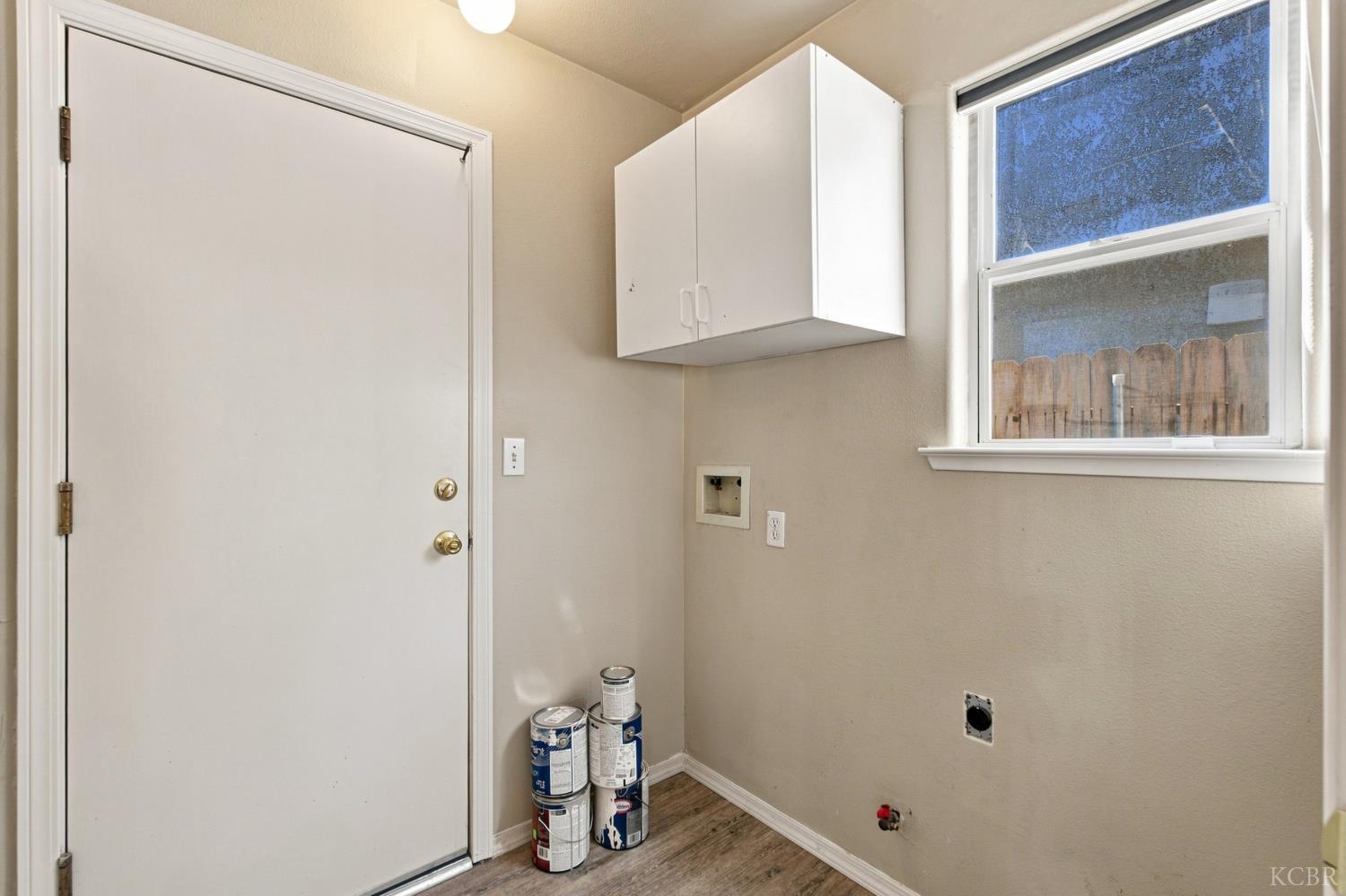 3024 Pine St, Hanford, CA 93230