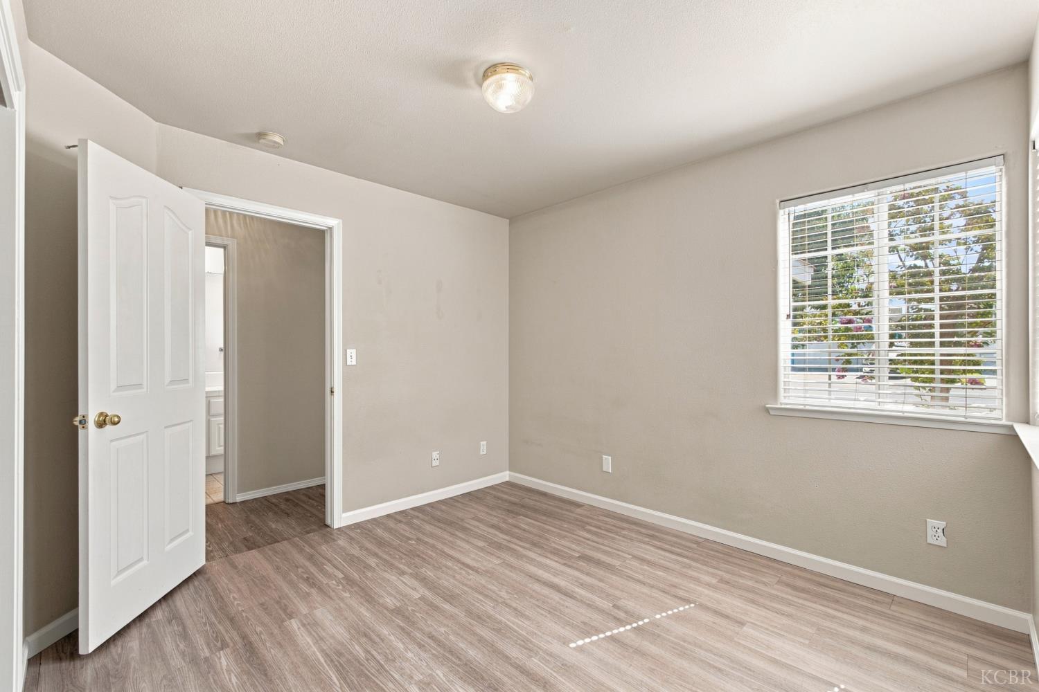 3024 Pine St, Hanford, CA 93230