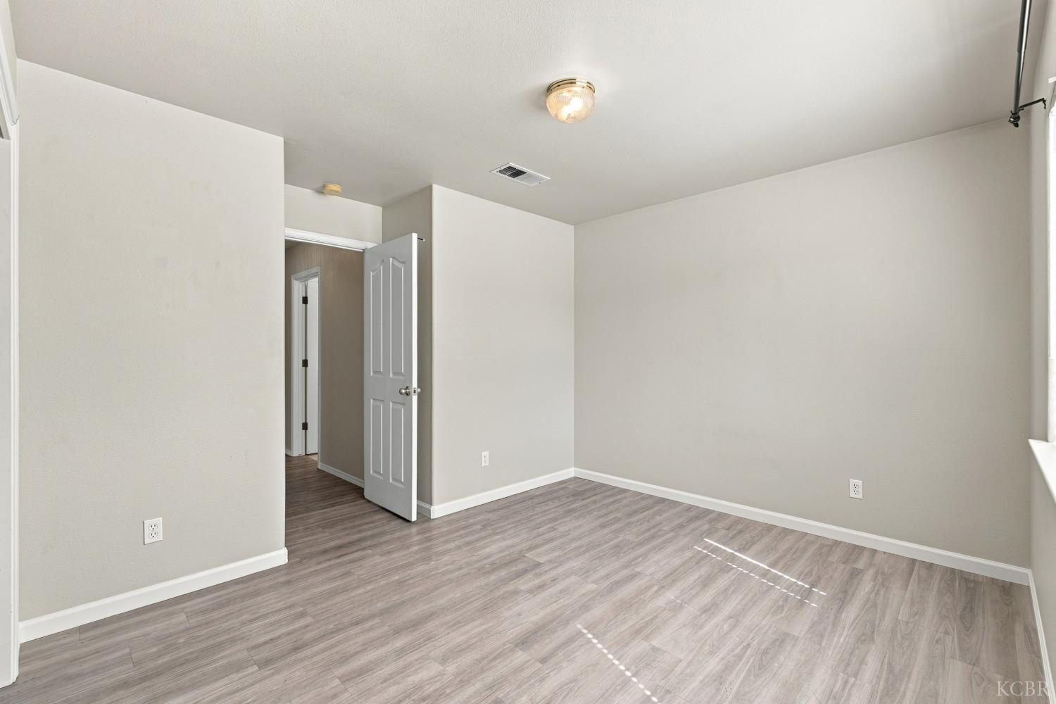 3024 Pine St, Hanford, CA 93230