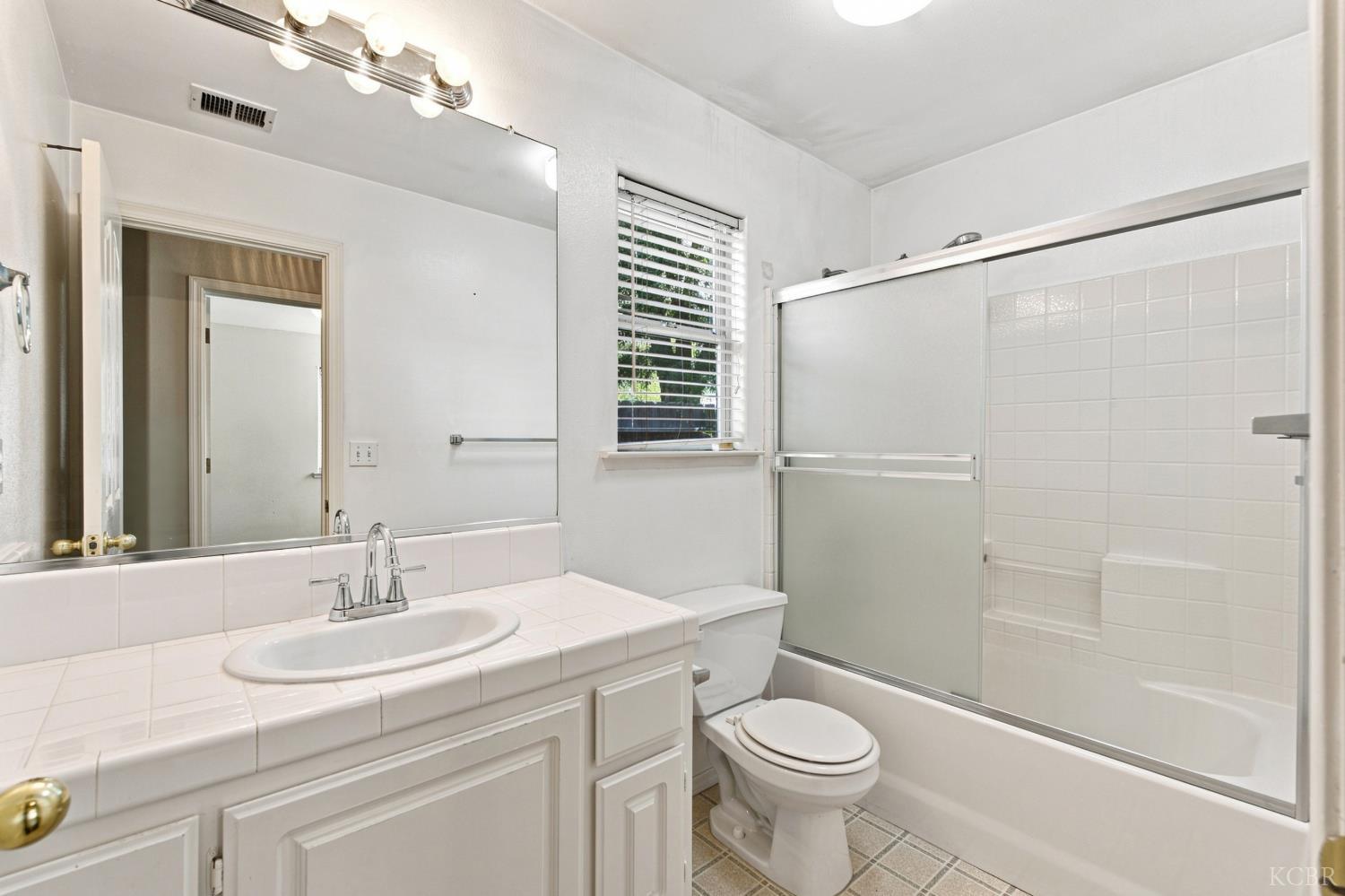 3024 Pine St, Hanford, CA 93230