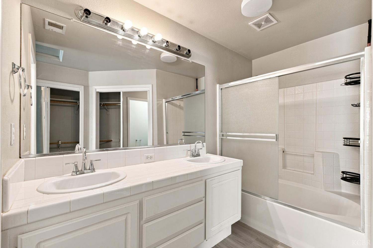 3024 Pine St, Hanford, CA 93230