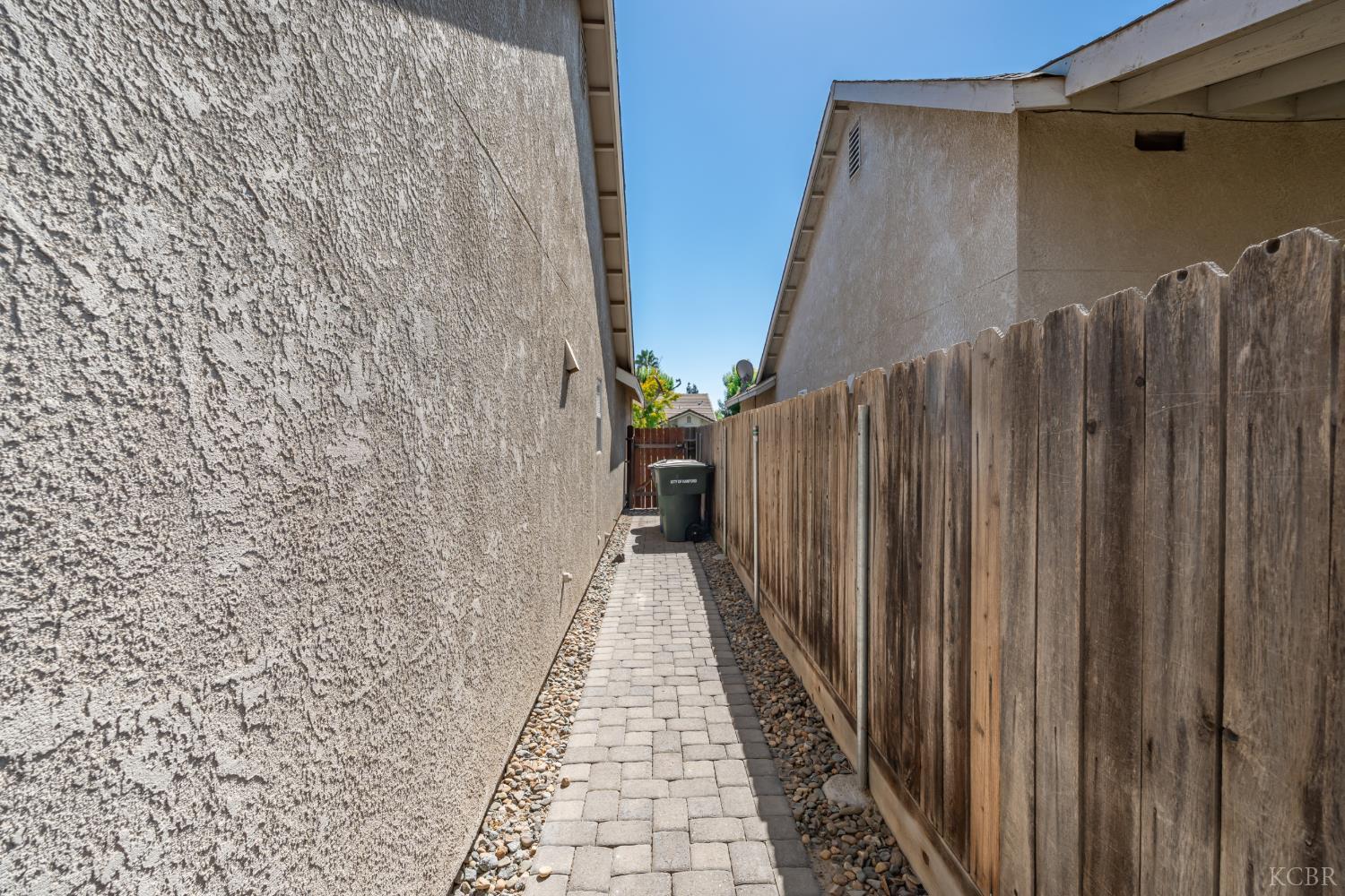 3024 Pine St, Hanford, CA 93230