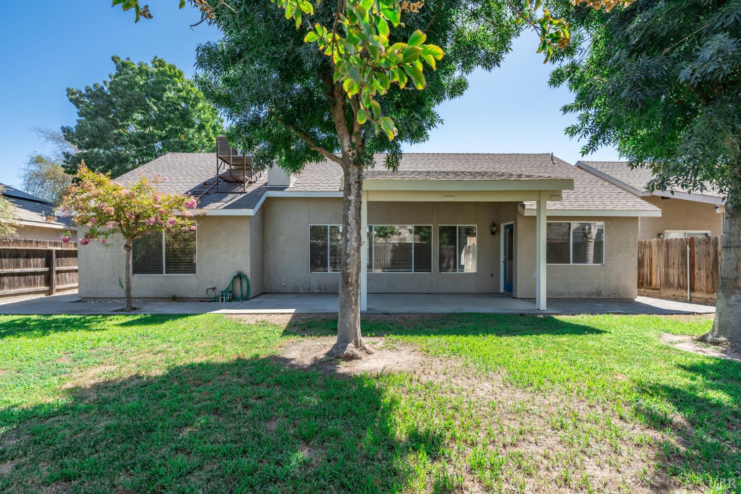 3024 Pine St, Hanford, CA 93230